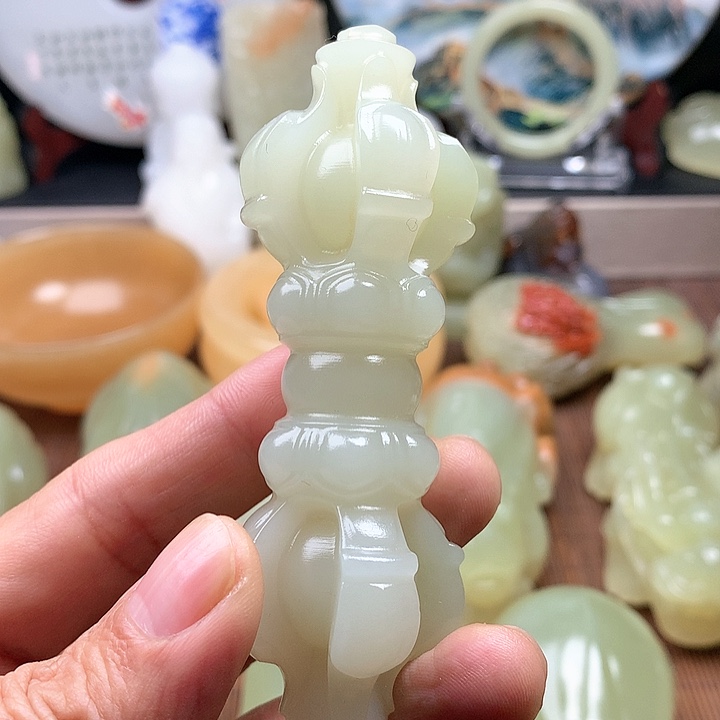 石英质玉颈饰未镶嵌T****n