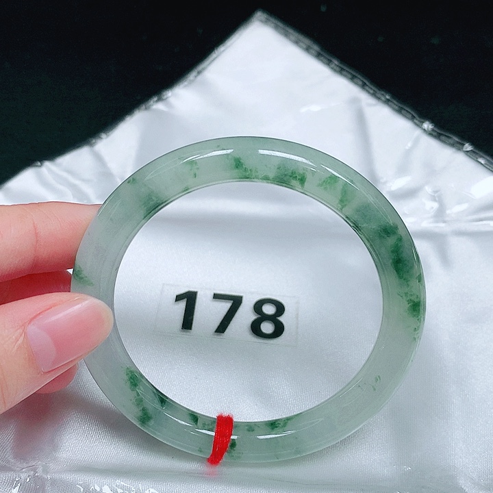 翡翠未镶嵌手镯（圆镯）