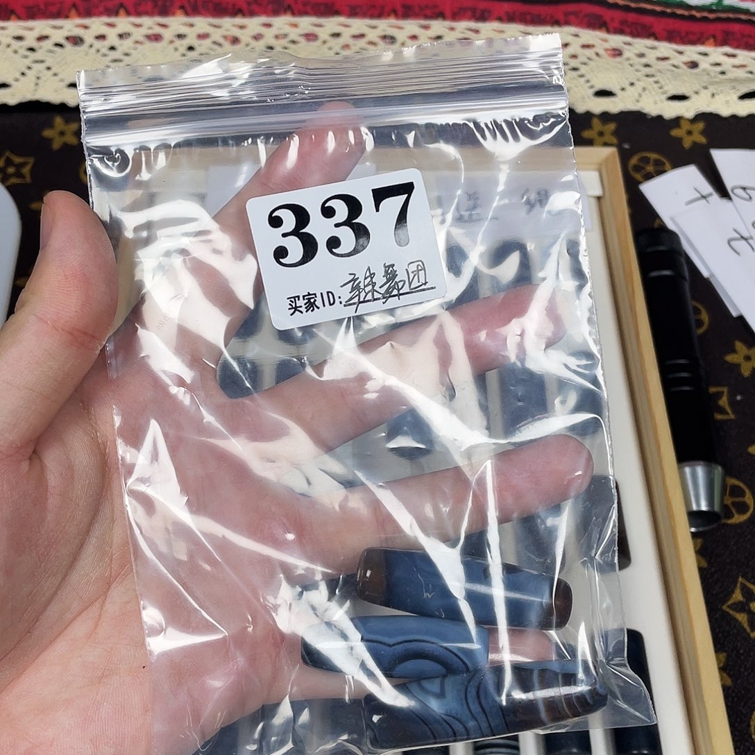 辣***f玛瑙/玉髓未镶嵌珠宝半成品