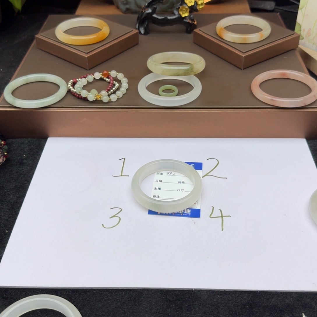 石英质玉手镯未镶嵌?**⭐