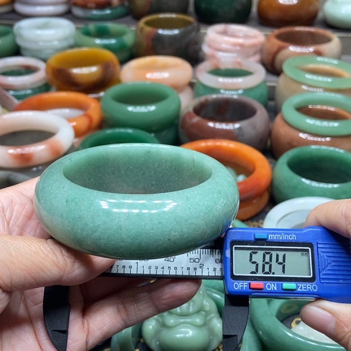 石英质玉未镶嵌手镯