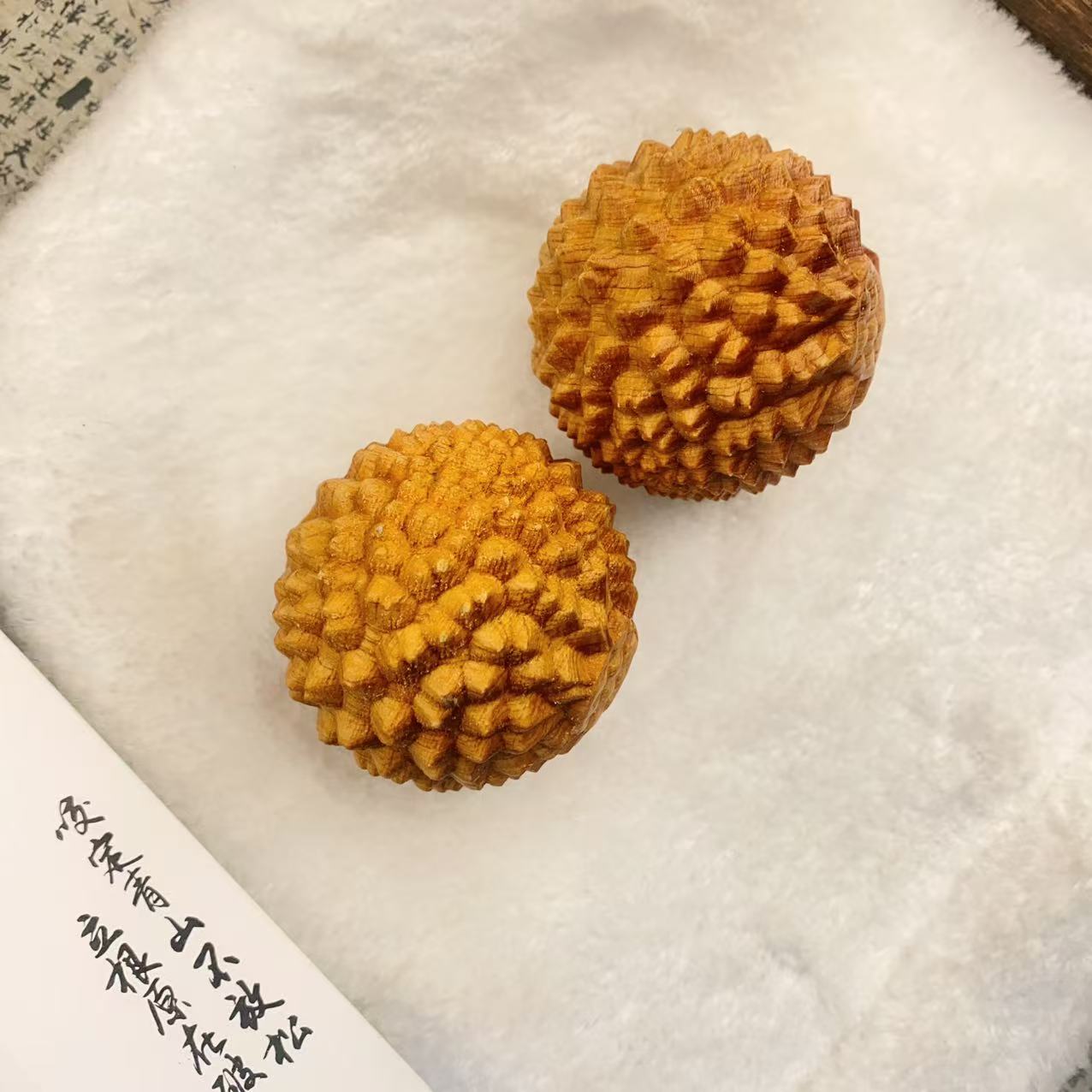 40*40MM崖柏榴莲健身球手把件   ZHB-0366