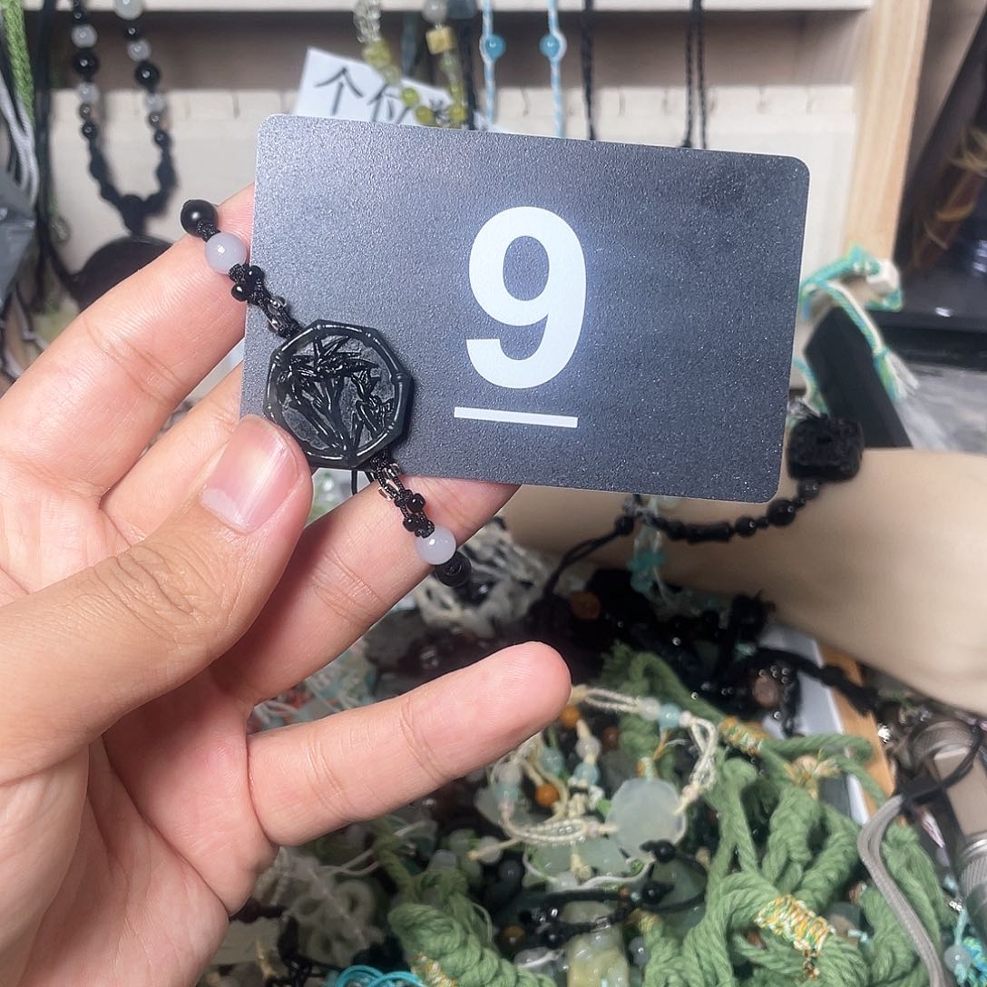 蛇纹石玉颈饰合金