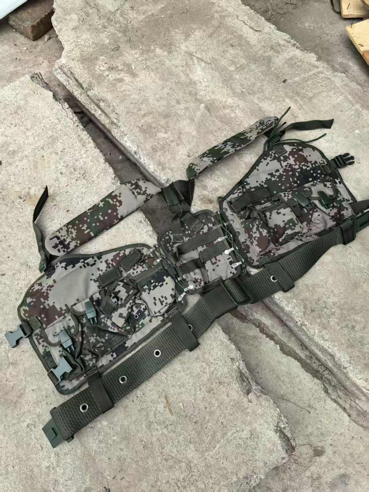 怀旧老货 数码胸挂 扣有锈