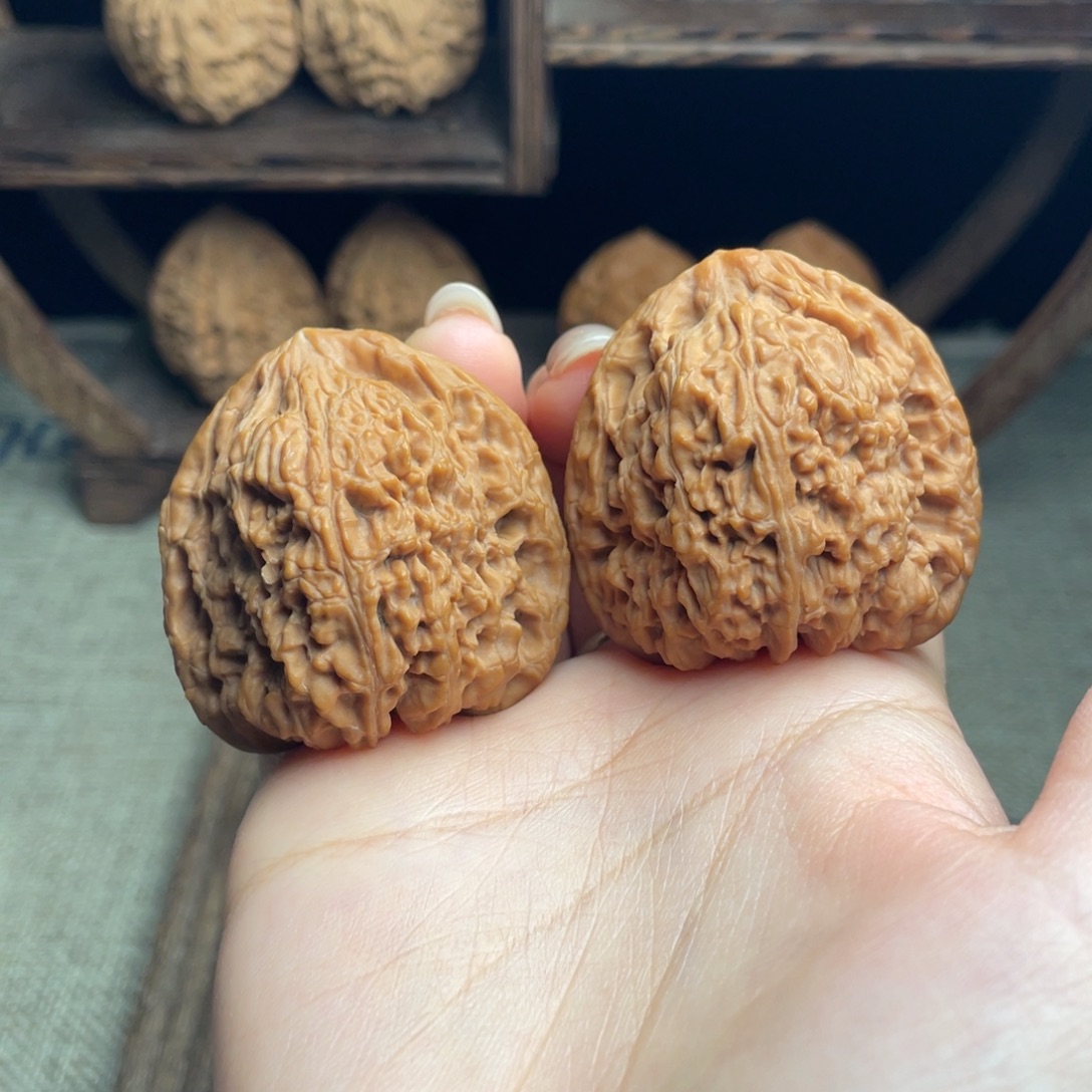文玩核桃吊坠南疆石42 全品白茬精配毕业红皮克重打手