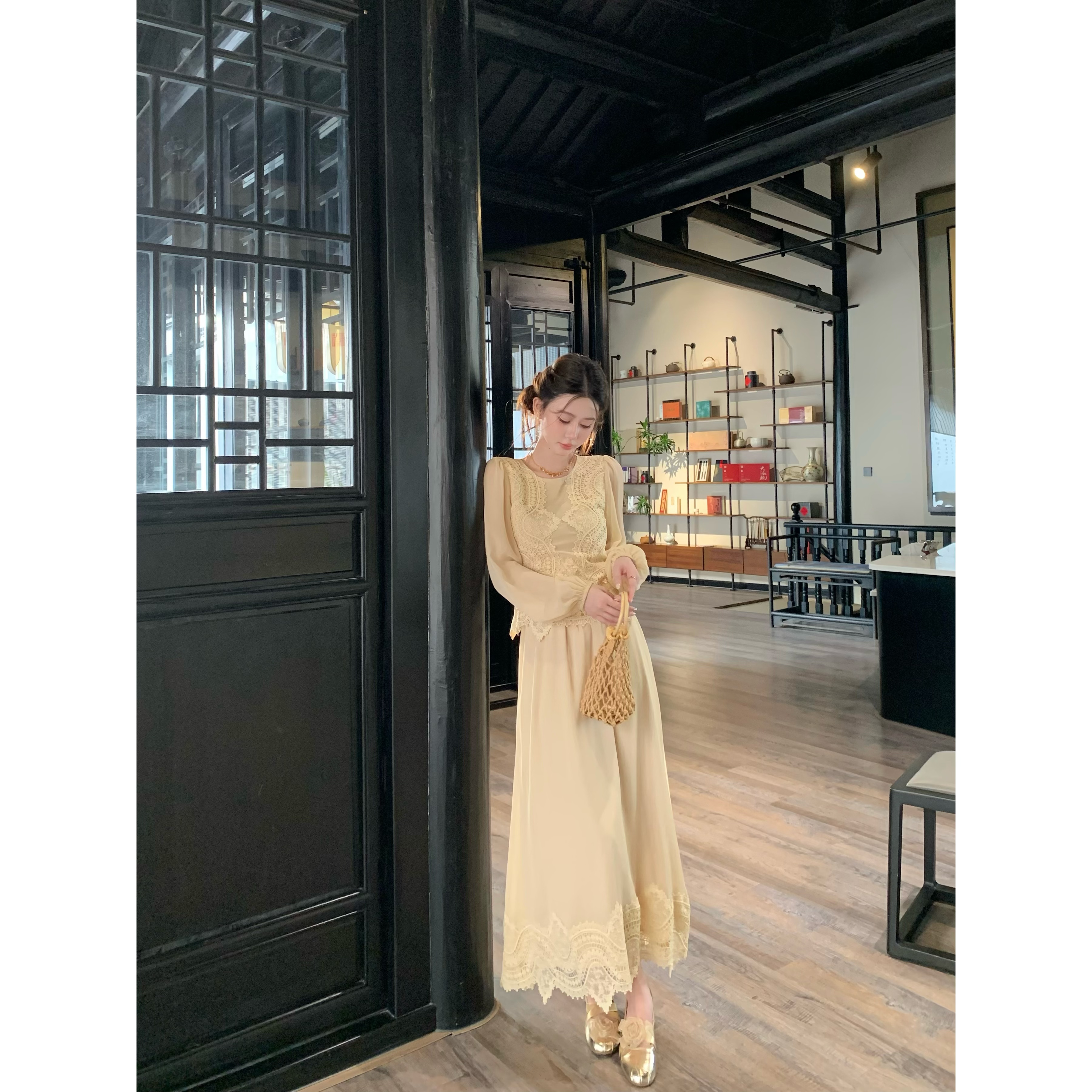 【小婉】法式甜美设计感V遮肉简约修身显瘦短袖a字套装TZ2062