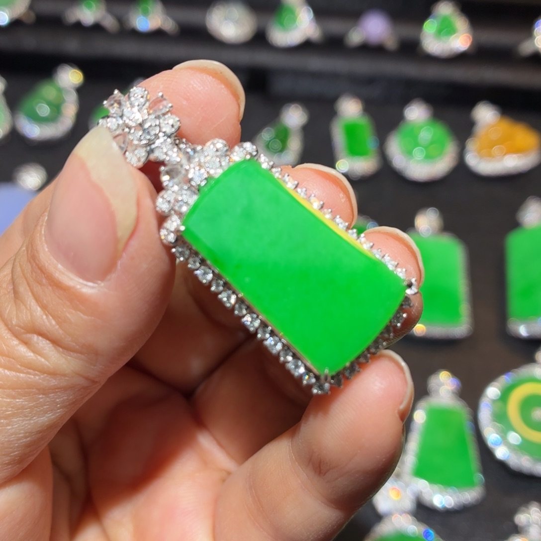 翡翠18K金镶嵌吊坠(不含链)翡翠