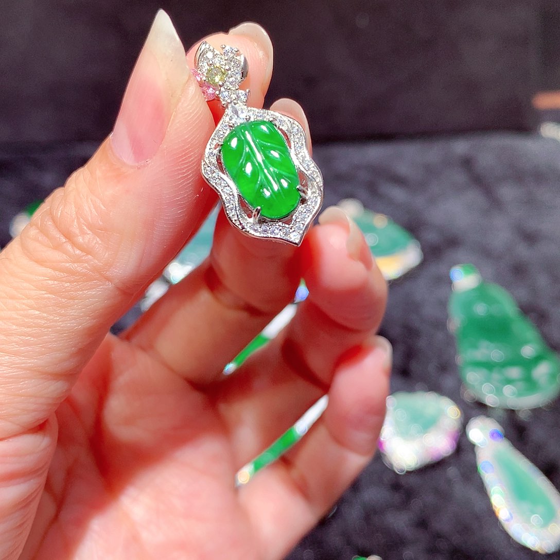 【闪购商品】翡翠吊坠(不含链)未镶嵌