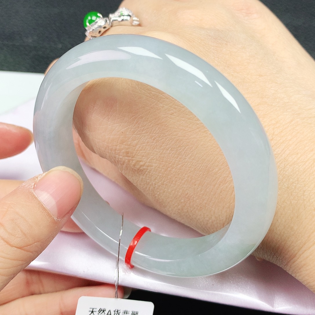 翡翠手镯未镶嵌56圈