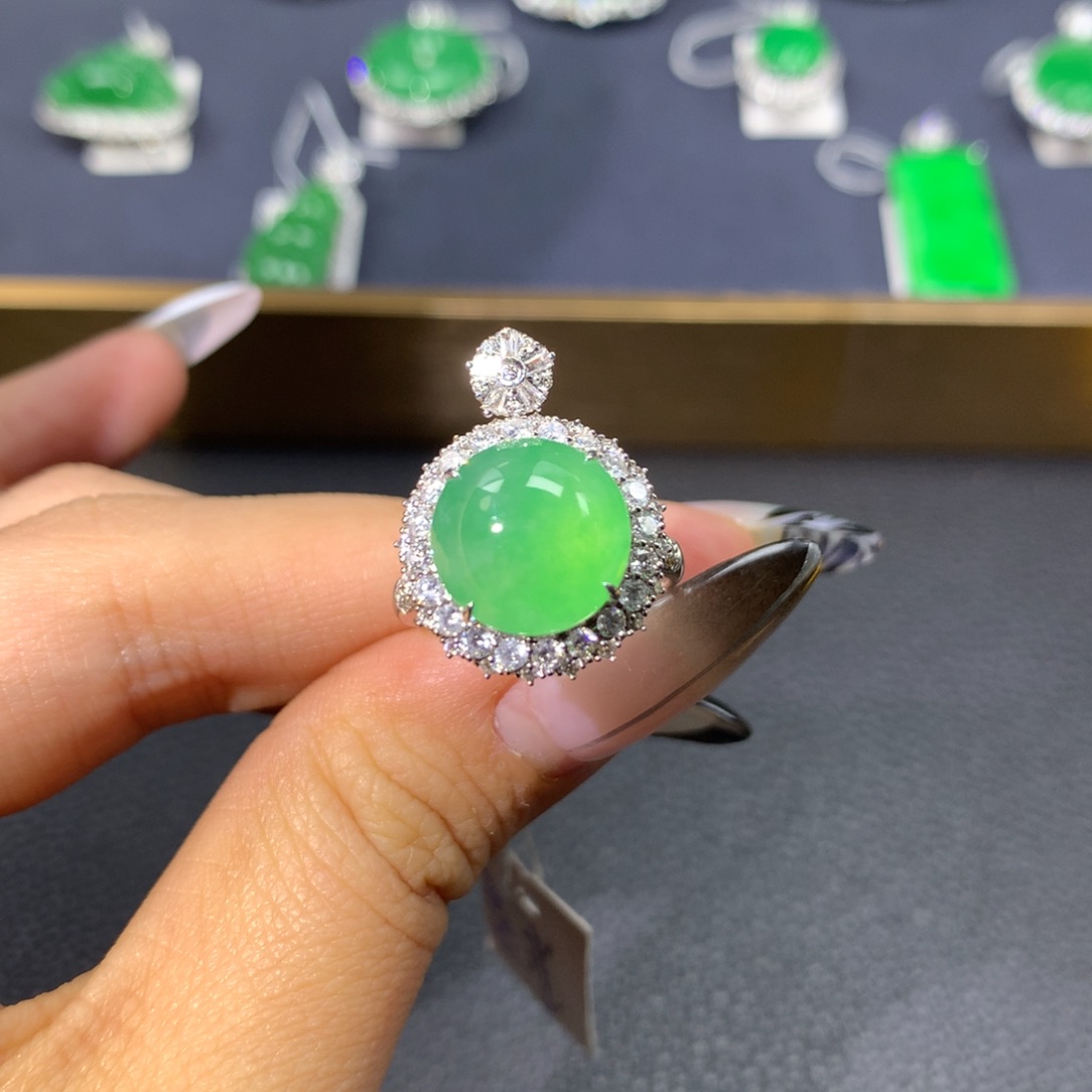 翡翠戒指18K金镶嵌翡翠