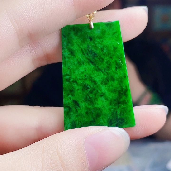 翡翠18K金镶嵌颈饰多样性