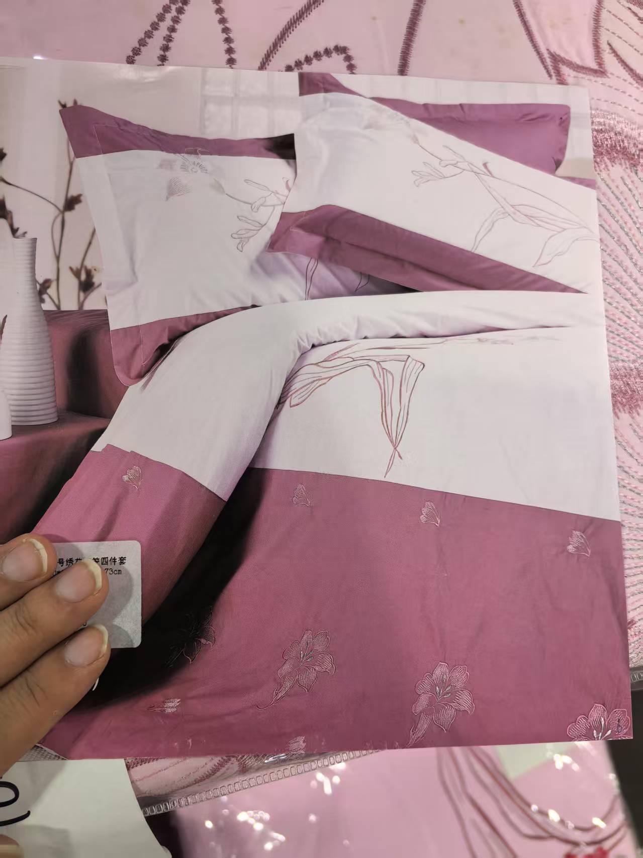 《厚广家》3楼220×240粉紫色全棉绣花四件套 发1套 微瑕疵床笠款