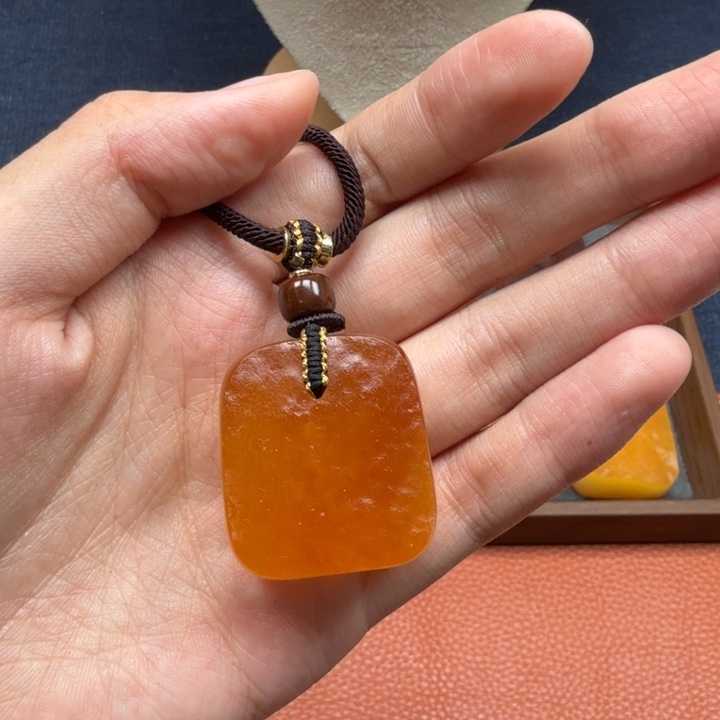 蜜蜡未镶嵌吊坠(赠链)