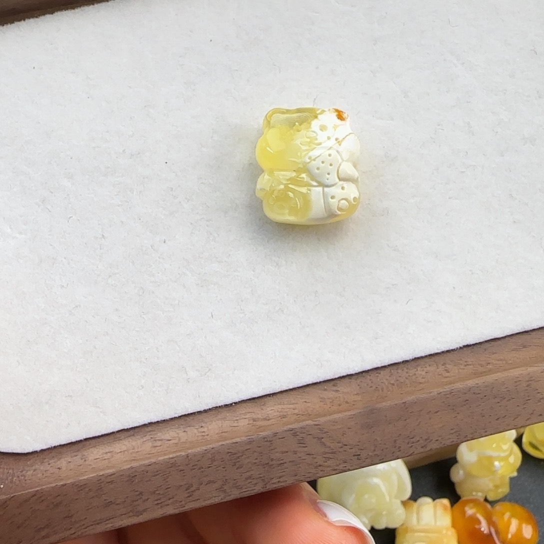 琥珀未镶嵌珠宝奇石