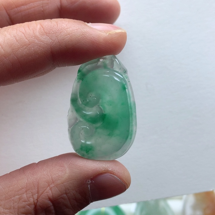 石英质玉未镶嵌颈饰