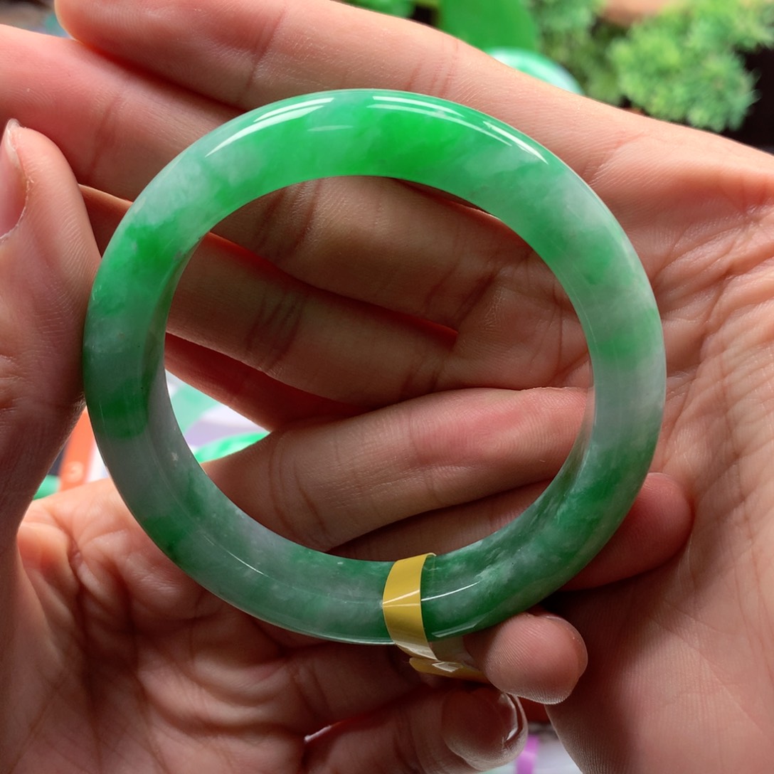 翡翠手镯未镶嵌嘟**琤缅甸翡翠