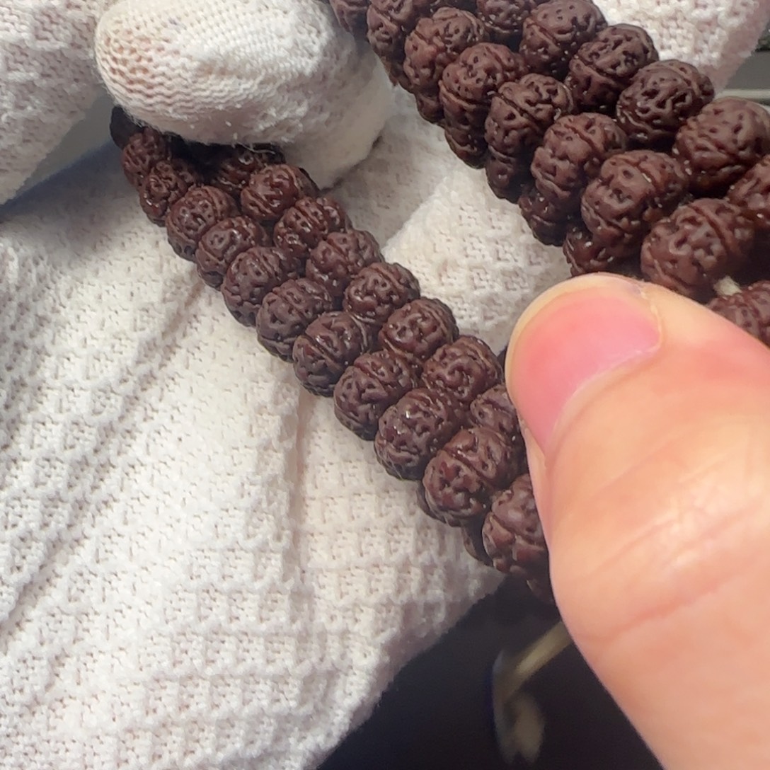 蜗***尔吊坠金刚菩提顶级勿里达老树王108