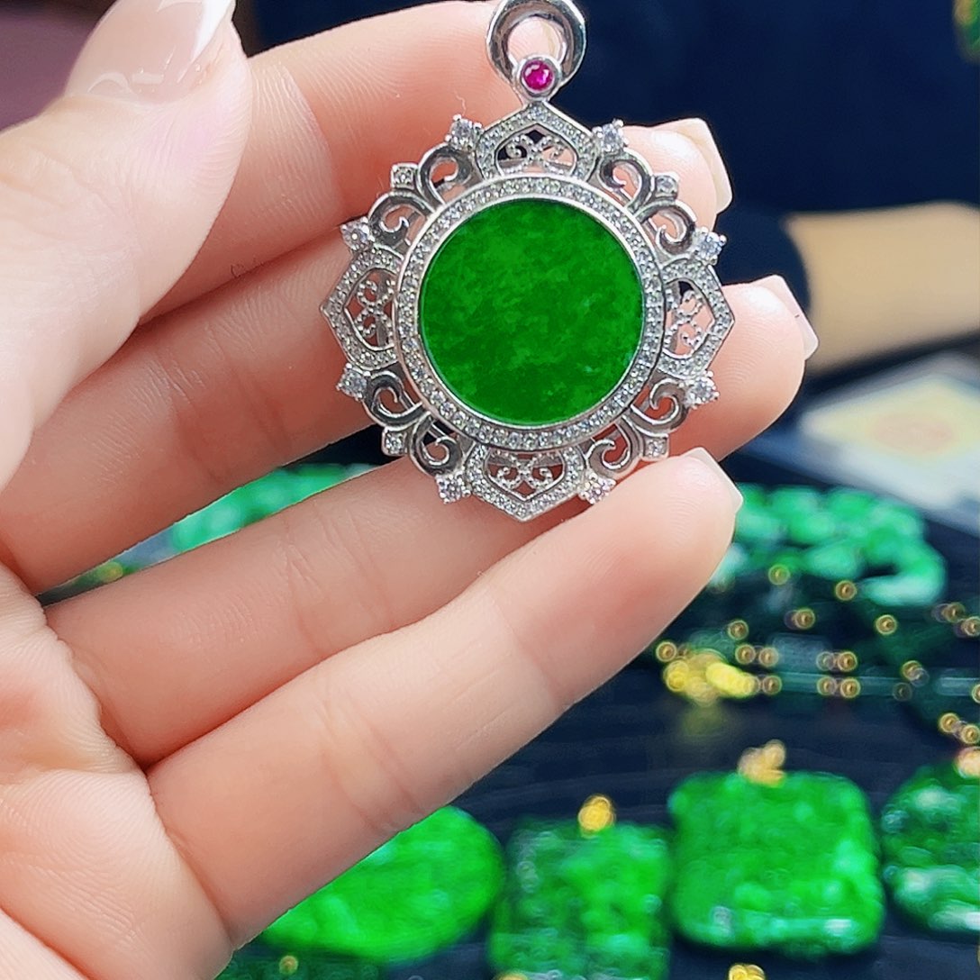 颈饰银S925镶嵌翡翠多样性