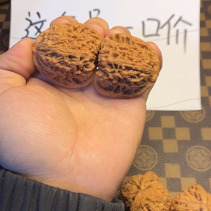 恒***~大叶紫檀（黑酸枝木类）