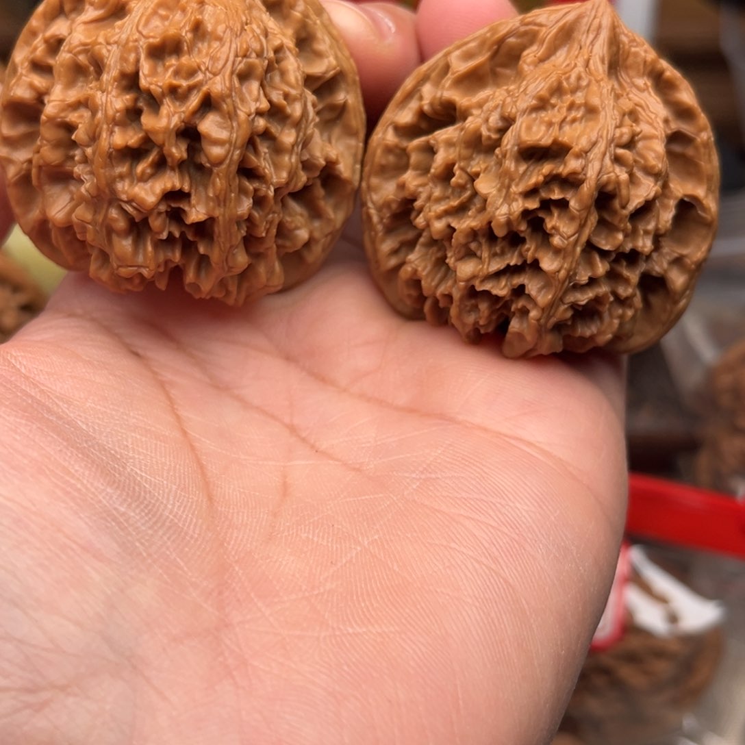 【闪购商品】佩****༽文玩核桃手把件44满天星