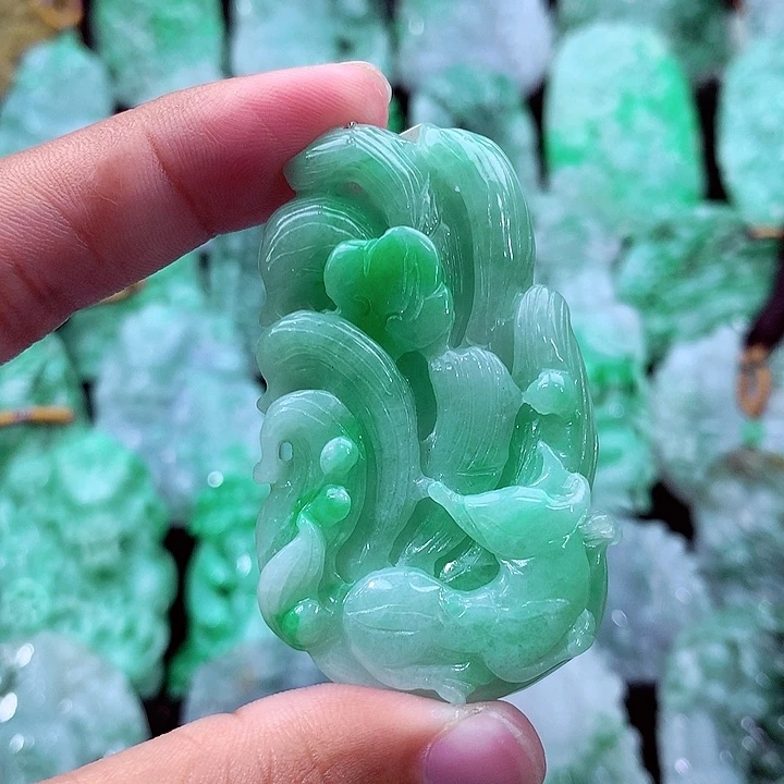天然A货翡翠九尾狐