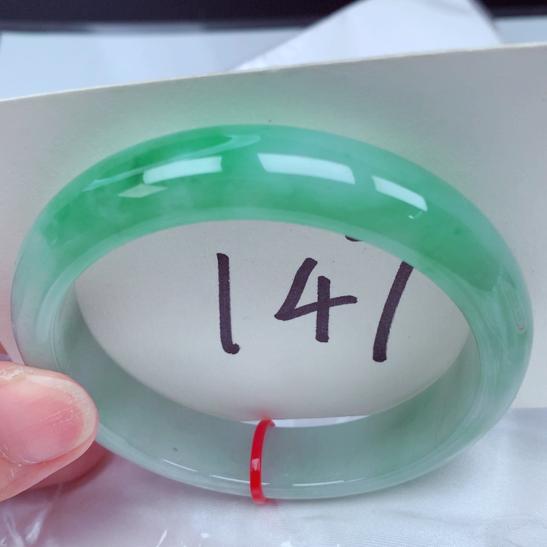 翡翠手镯未镶嵌翡翠