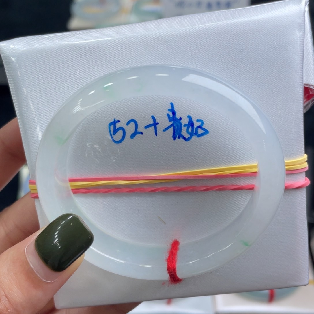 翡翠手镯未镶嵌翡翠手镯