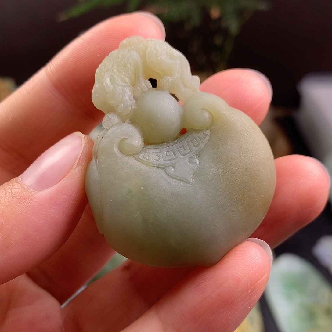 定制翡翠未镶嵌如意