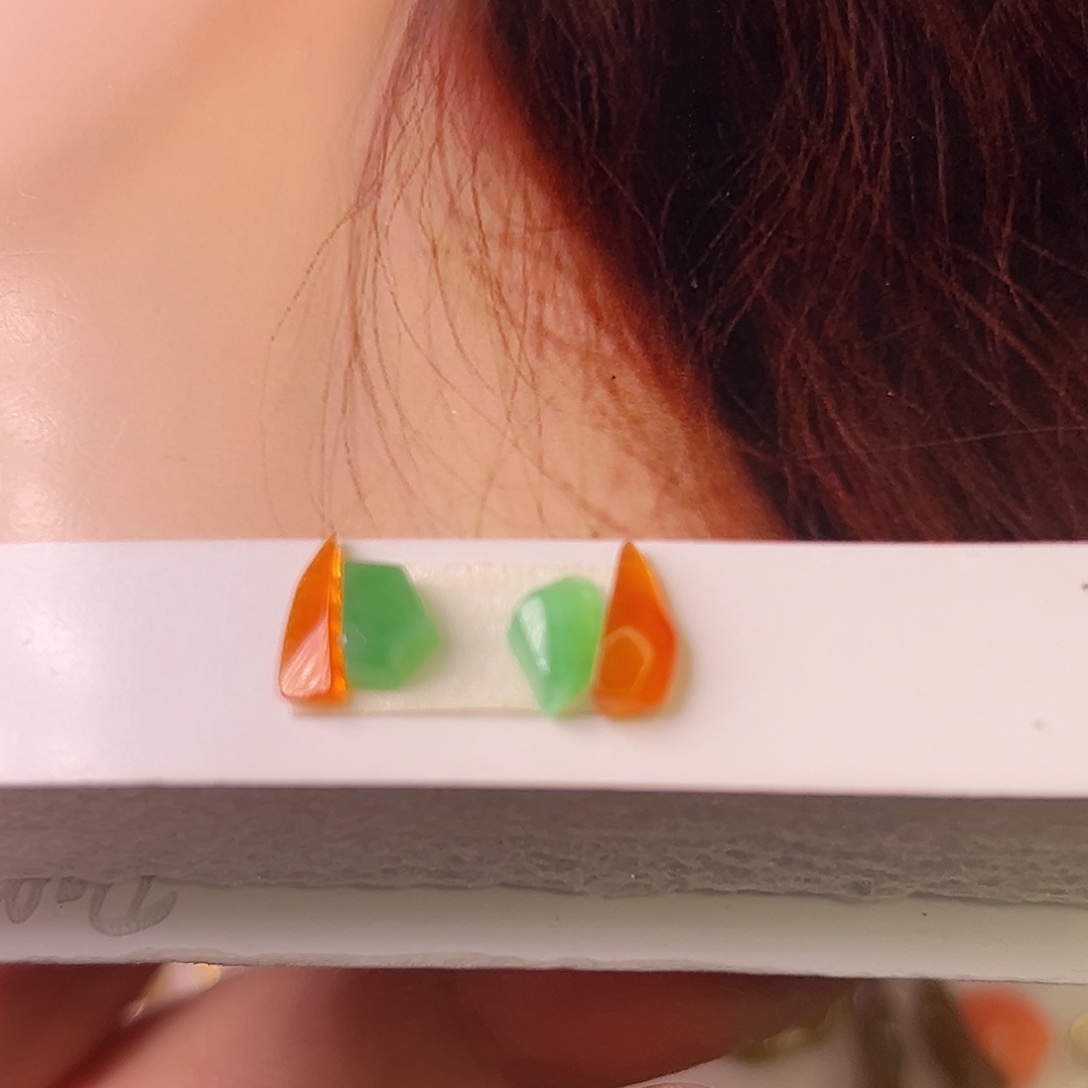 翡翠未镶嵌耳饰旦面