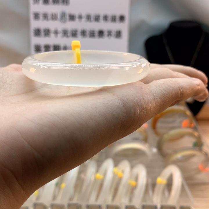 【闪购商品】玛瑙/玉髓手镯未镶嵌-**呢