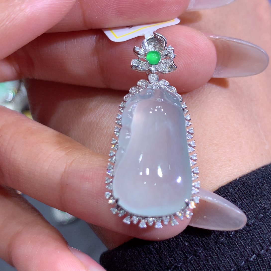 翡翠吊坠(赠链)18K金镶嵌