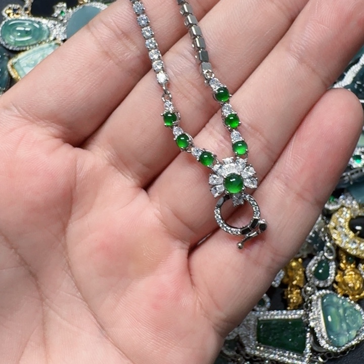 翡翠未镶嵌颈饰天然A货翡翠放漏