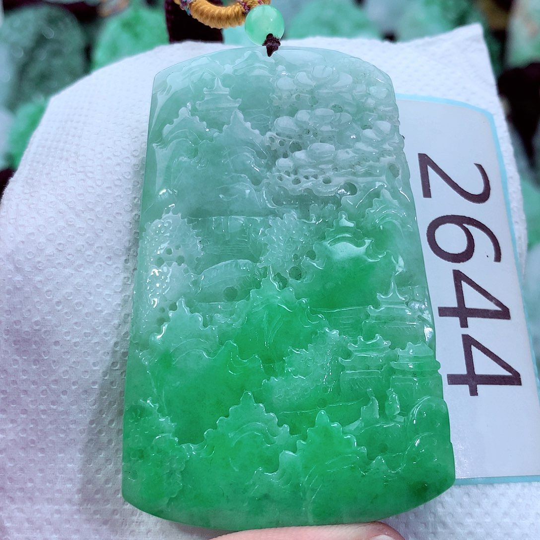 吊坠(不含链)未镶嵌翡翠