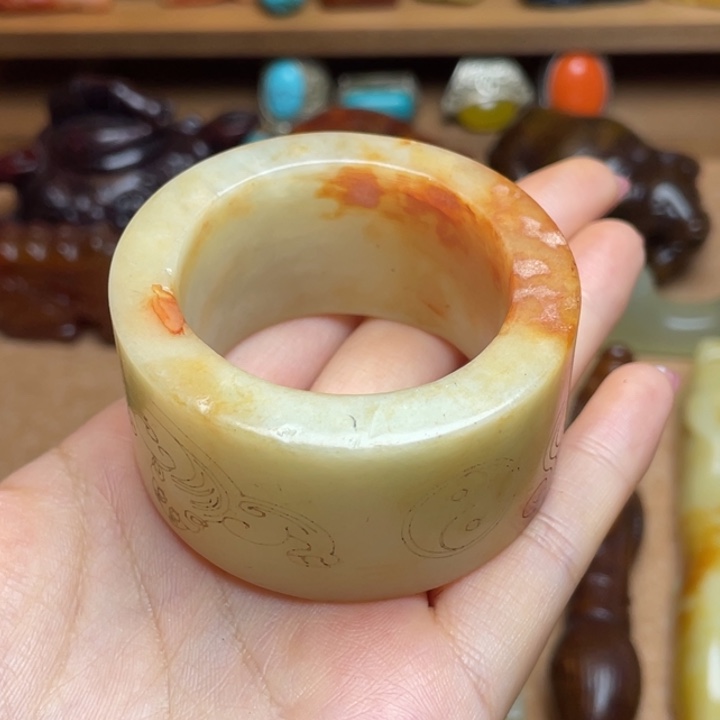 云***下蛇纹石玉未镶嵌颈饰