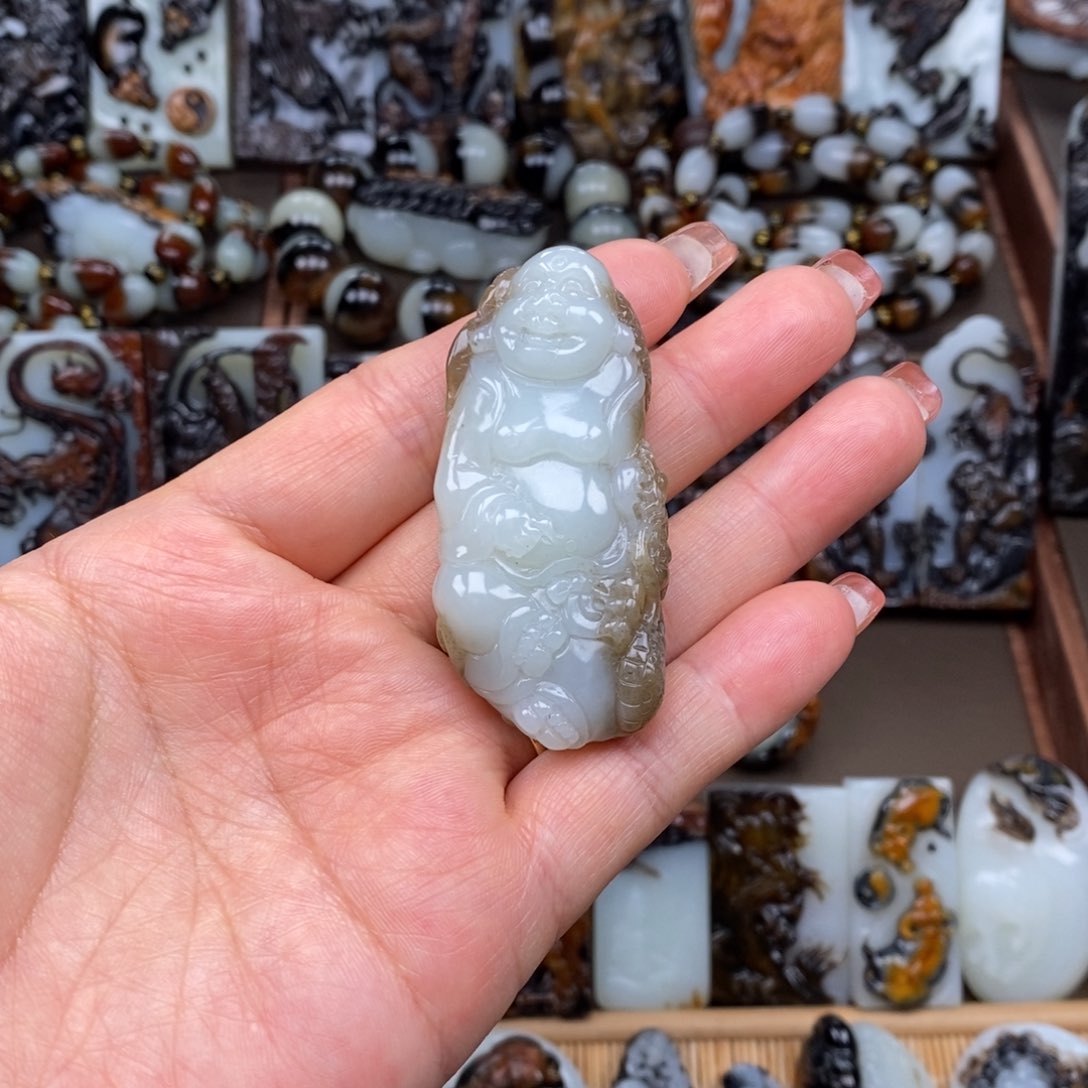 颈饰未镶嵌和田玉