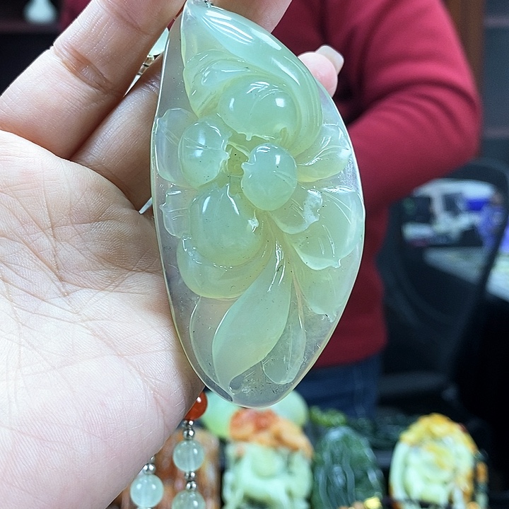 蛇纹石玉吊坠未镶嵌
