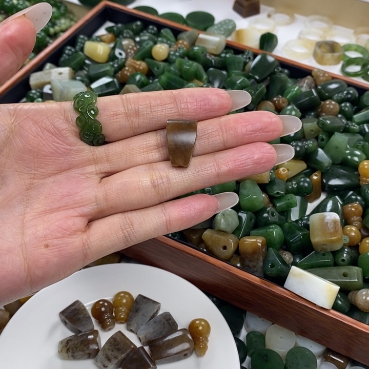 M***x和田玉未镶嵌挂件