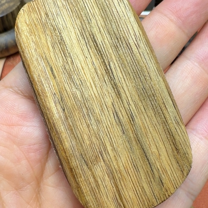大叶紫檀（黑酸枝木类）
