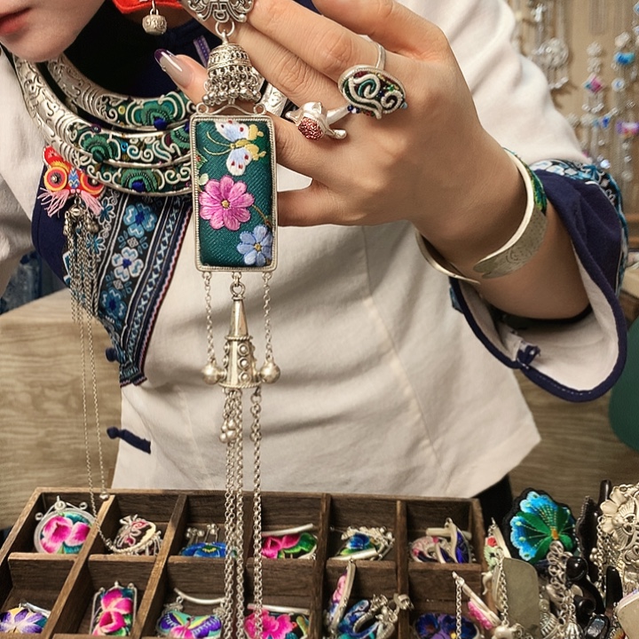 花岗石铁合金吊坠