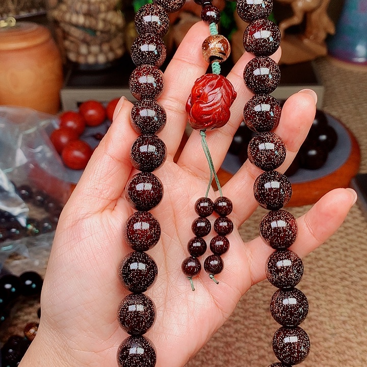 檀香紫檀（小叶紫檀）桃1.5手持