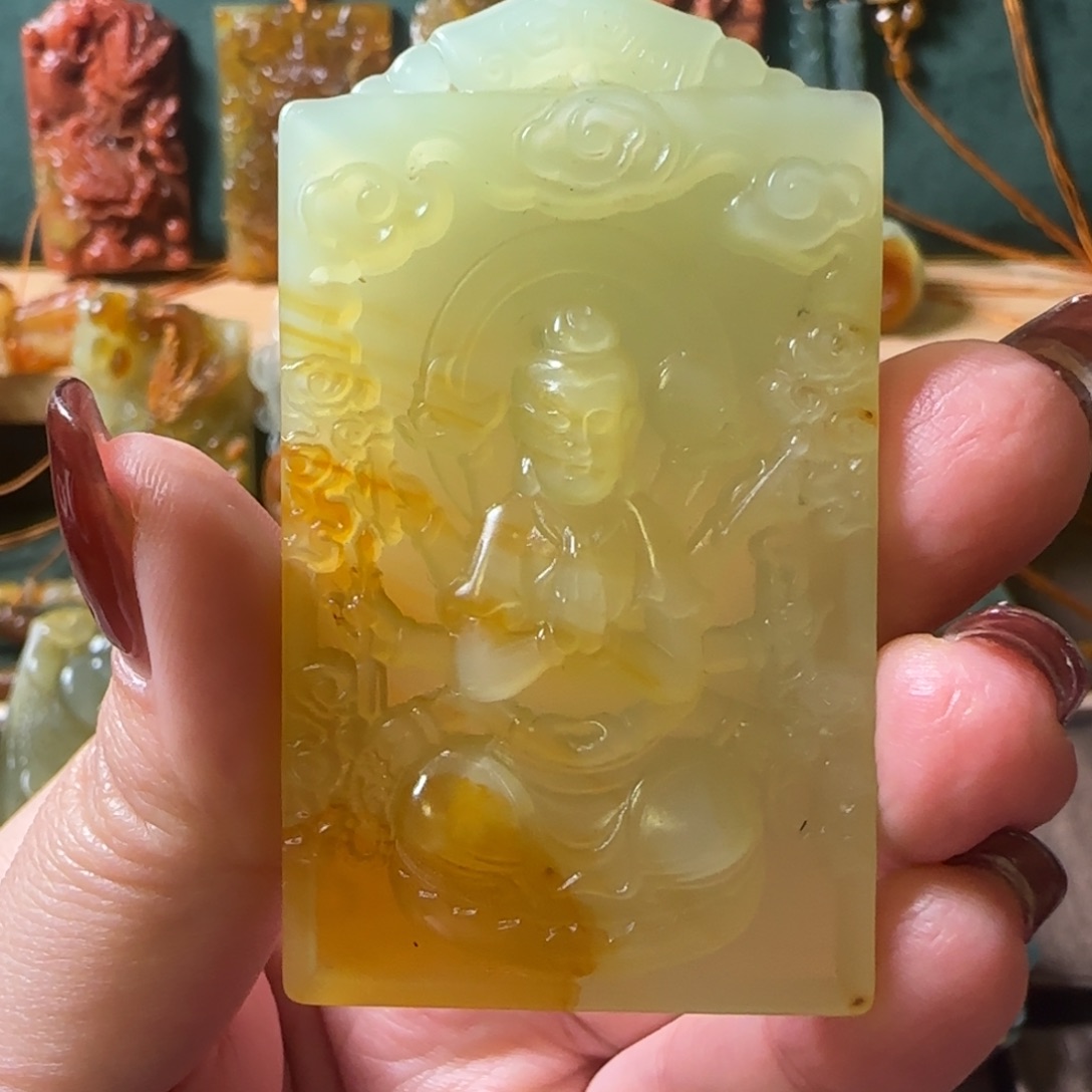 蛇纹石玉颈饰合金