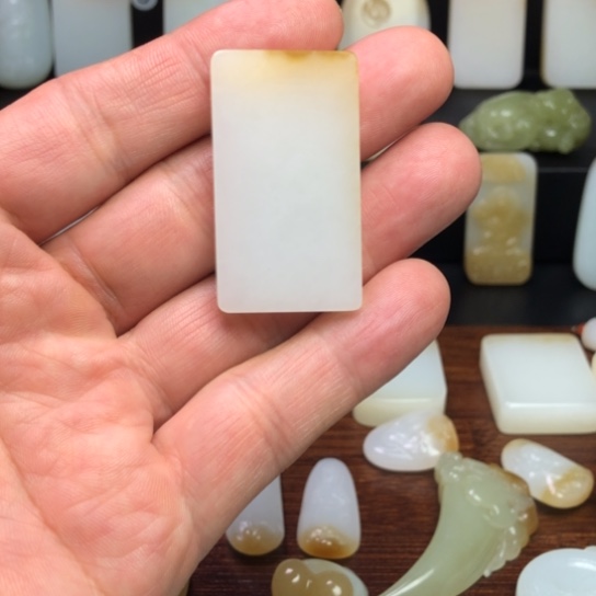 琪***和田玉未镶嵌颈饰