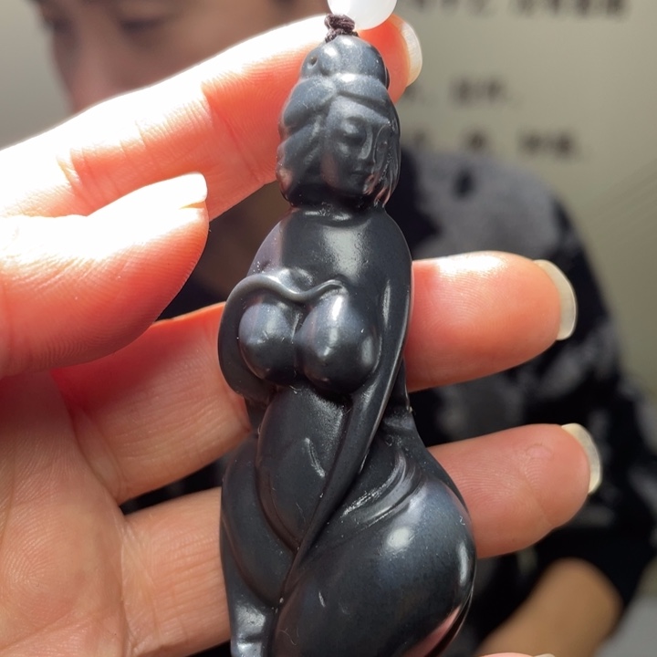 和田玉未镶嵌把件