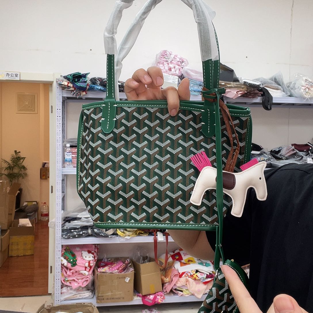 PU化妆包等各种产品的