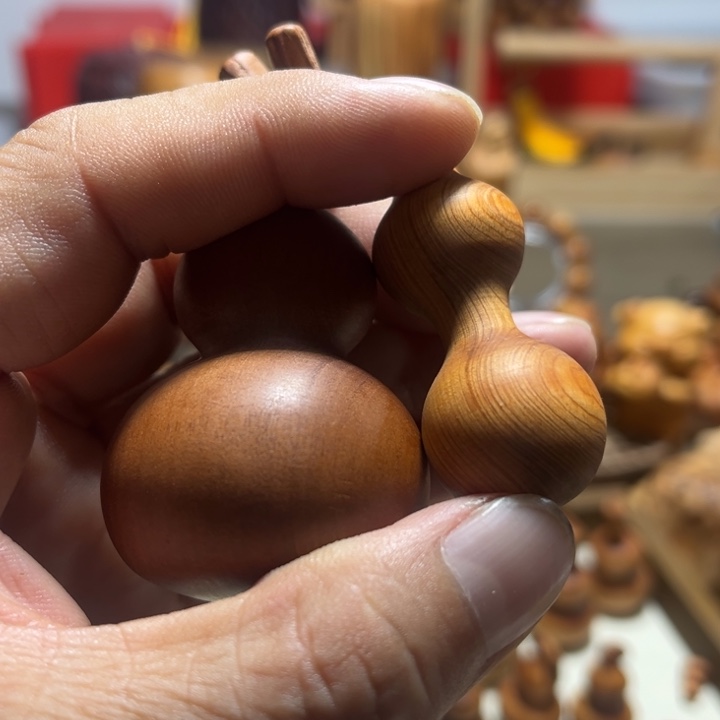 醉***颜柏木（崖柏）两个葫芦，