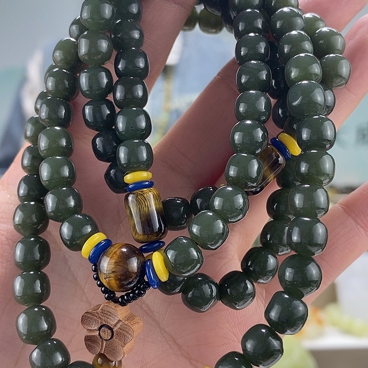 和田玉颈饰未镶嵌微瑕