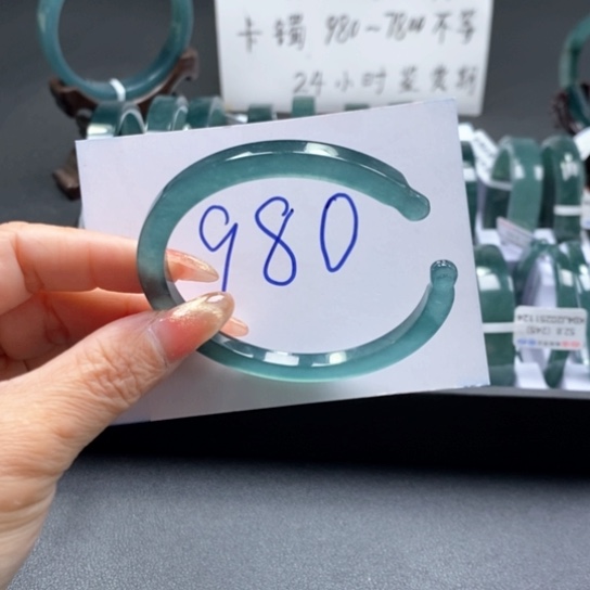 翡翠手镯未镶嵌呢***。59尺寸