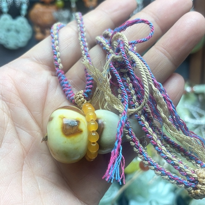 未镶嵌蛇纹石玉颈饰