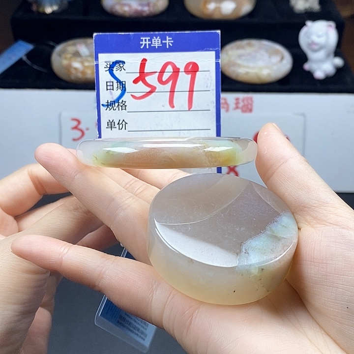石英质玉手镯未镶嵌