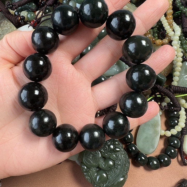 和田玉颈饰未镶嵌